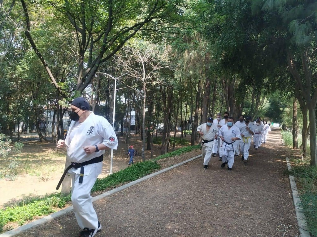 Carrera por el andador durante el campamento de invierno